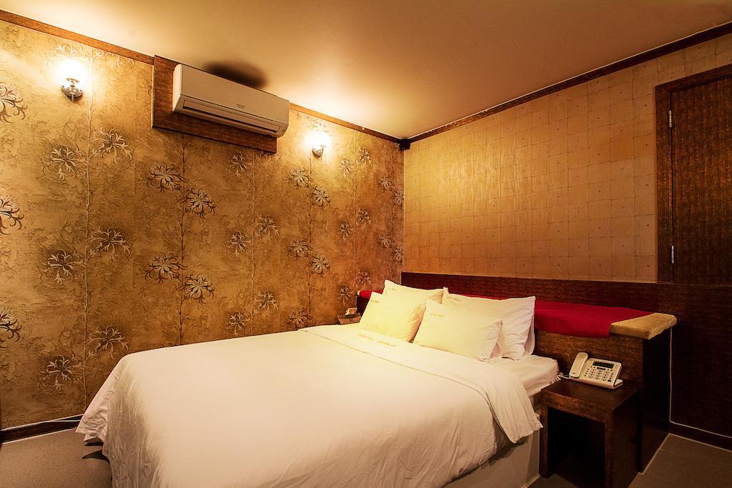 Max Hotel Tedzson Szoba fotó
